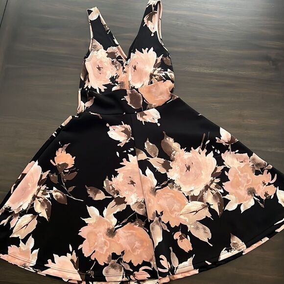 Mini dress  - Picture 4 of 4